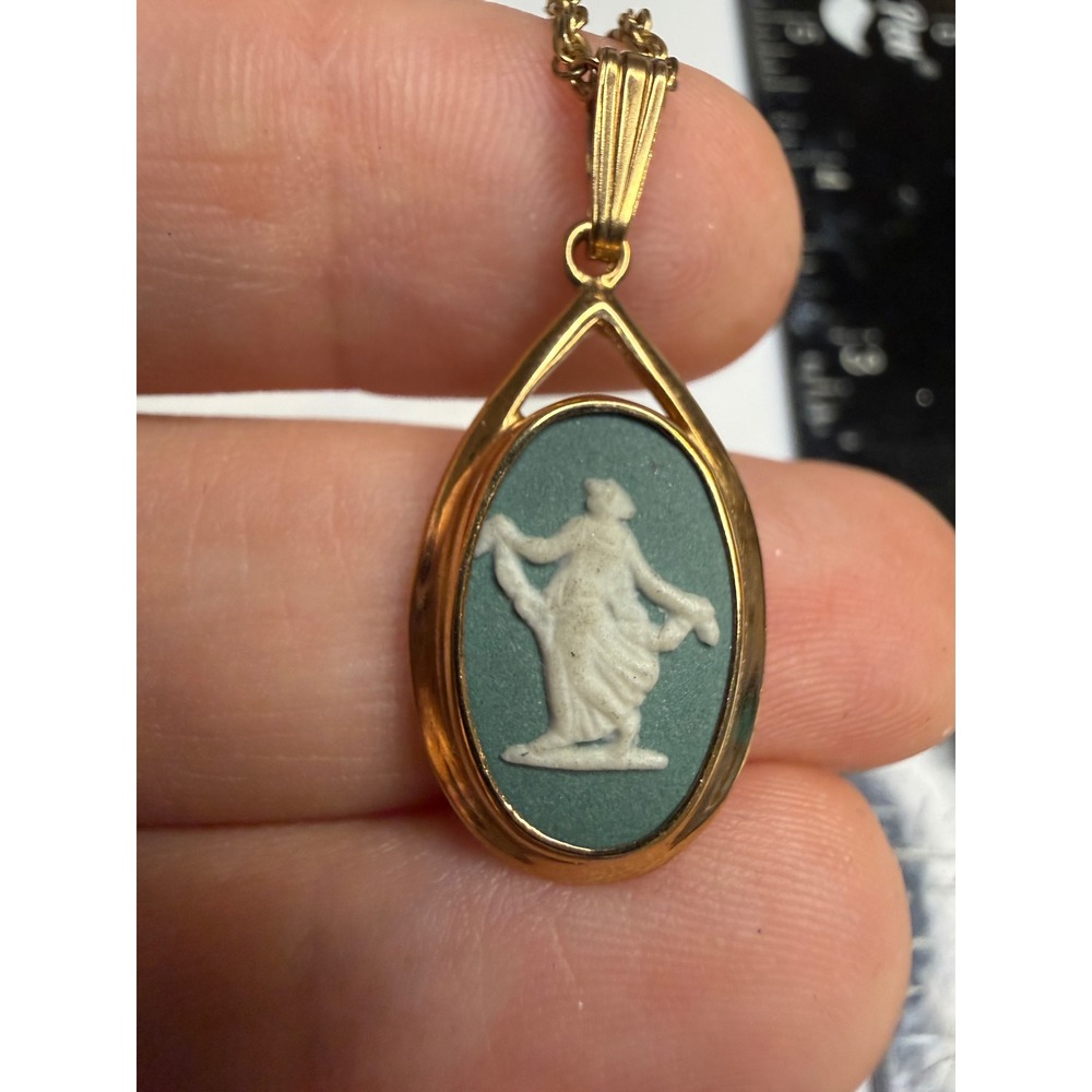 Wedgwood Jasperware Green Cameo Pendant Necklace Gold Tone Dancing Muse 18"